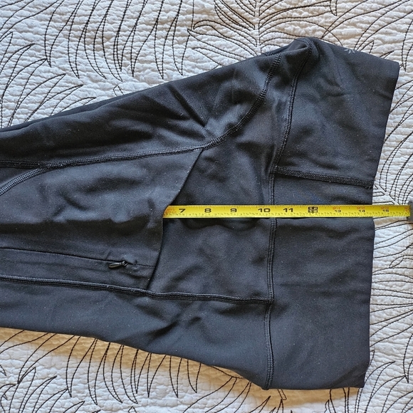 VGUC Athleta All in Crop Leggings Phone & zip Pockets Size Small Black - Picture 10 of 16